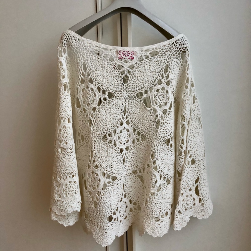 Miss June Paris Broderie Blouse - Picture 2 of 13